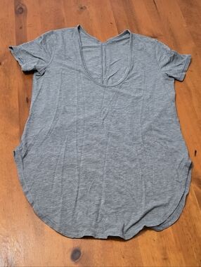 Lululemon Yogini 5 Year Short Sleeve Tee Heathered Medium Grey Almost Pear XS